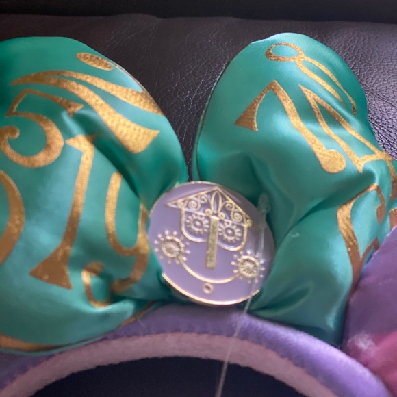 Minnie Mouse  (4/12) It’s A Small World Ears main image 3
